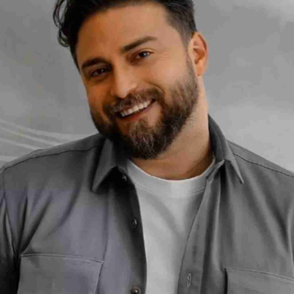 بابک جهانبخش وقتی که میخندی دلم به شور و حال میفته