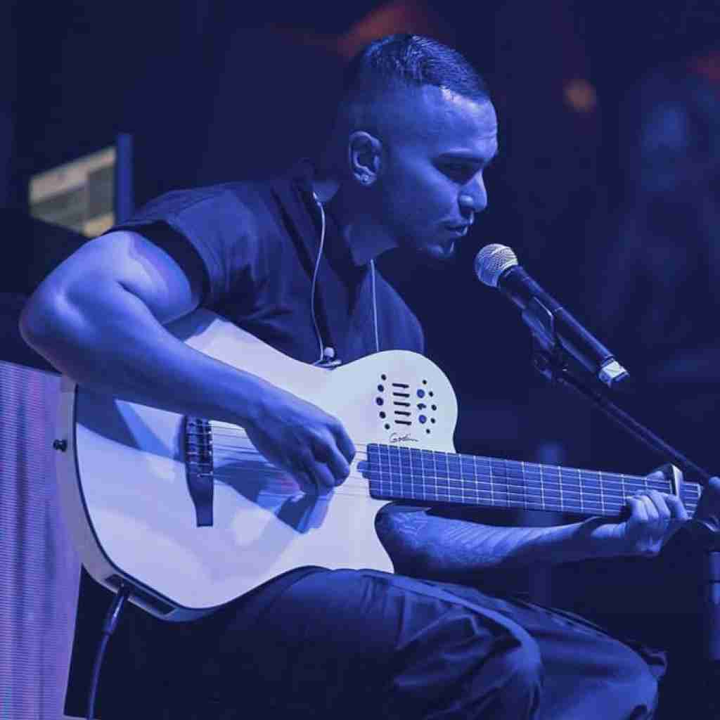 مهیار یه موقع هایی هست که دیگه خسته میشم روحم