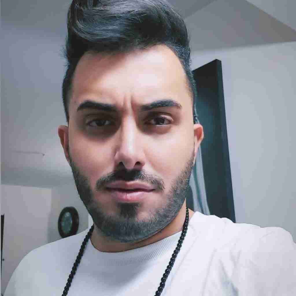 محمدرضا عشریه بی تفاوتی