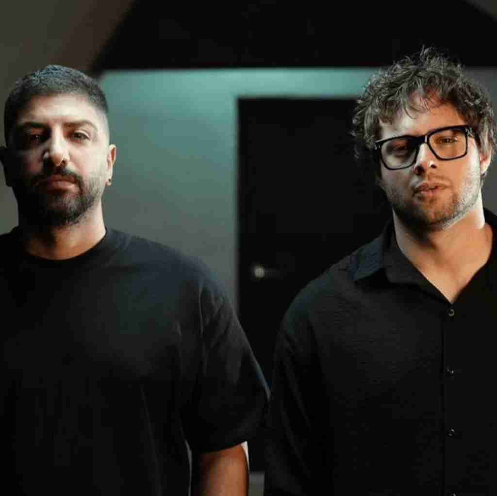 ایهام صدایی نیست در این کوچه ی دلتنگی