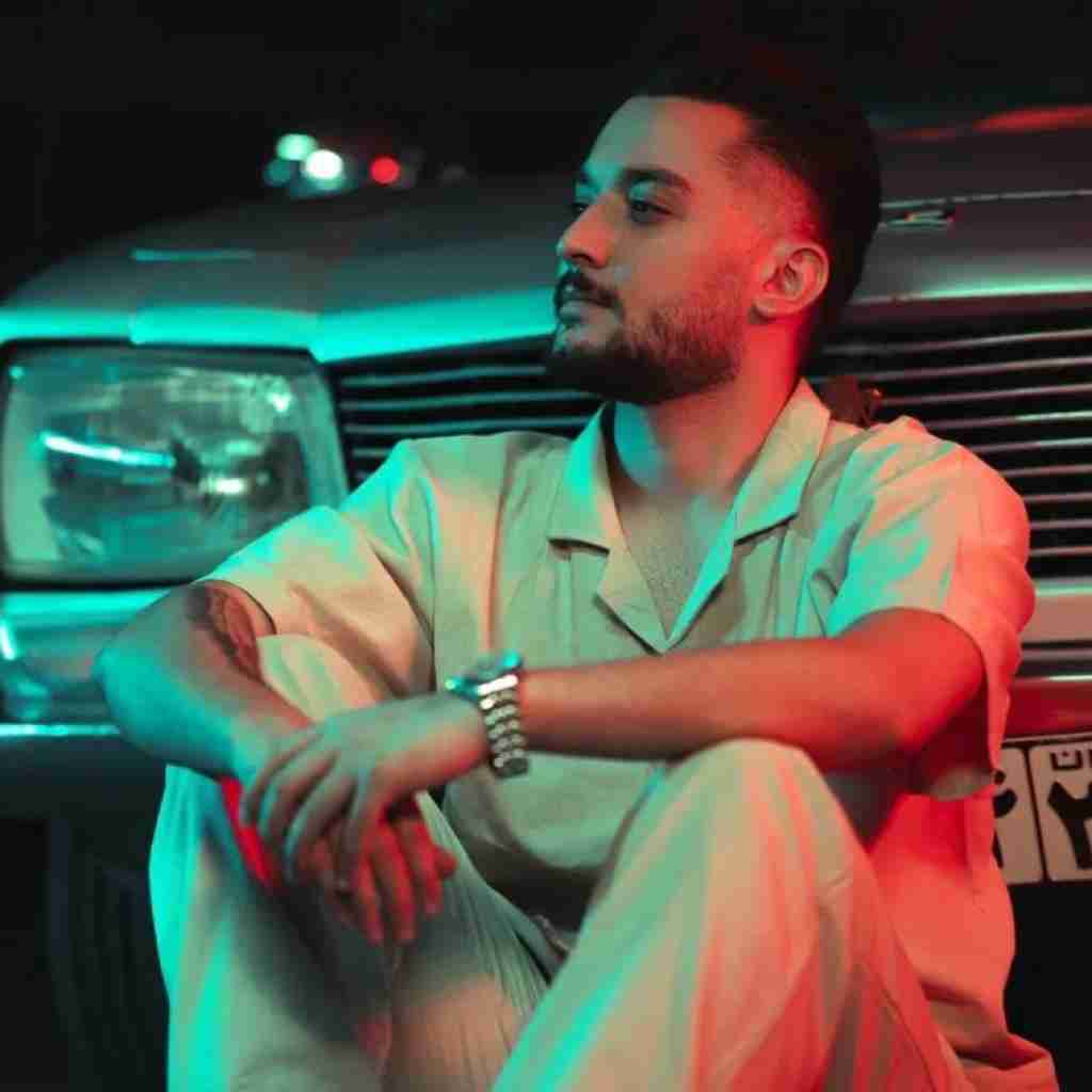 هومن آدینه روحم ها بستر مرگ غرقم و آغوشه درد