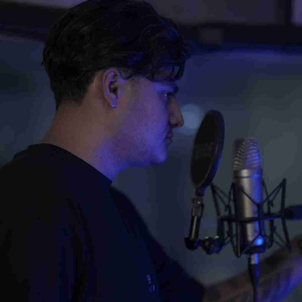 دانلود آهنگ زمانه از رامین کرمی