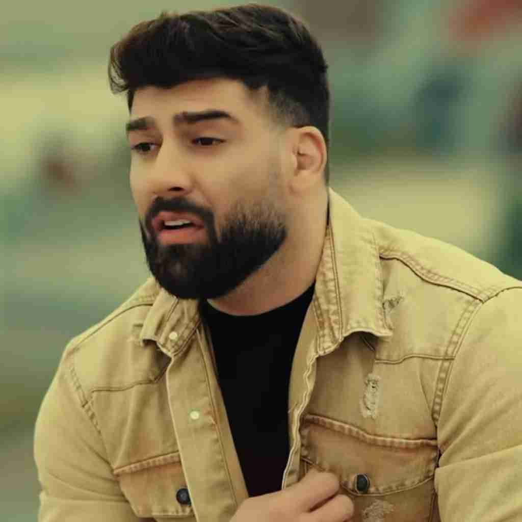 محمد محرمی حق بده اگه هنوز دست پاچه میشم