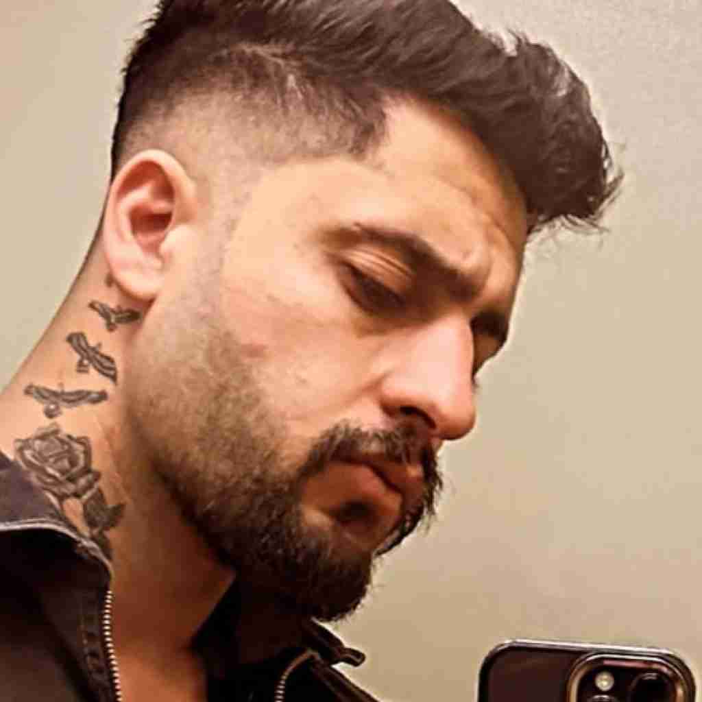 ساواش برو پشتتم نگاه نکن دیگه نه با اینکه میمونه