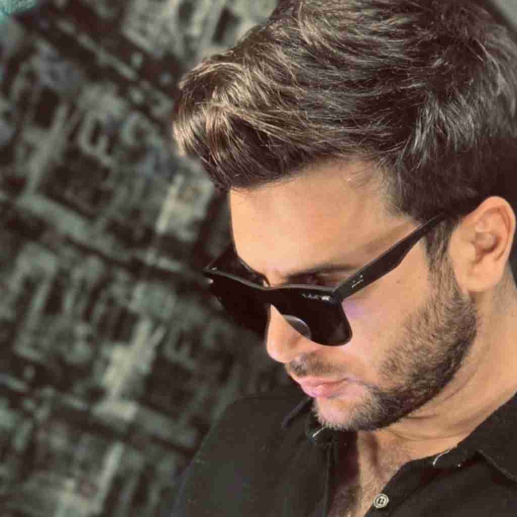 فرهاد نامداری یادش نی او که تو غربت پشتش بودیم