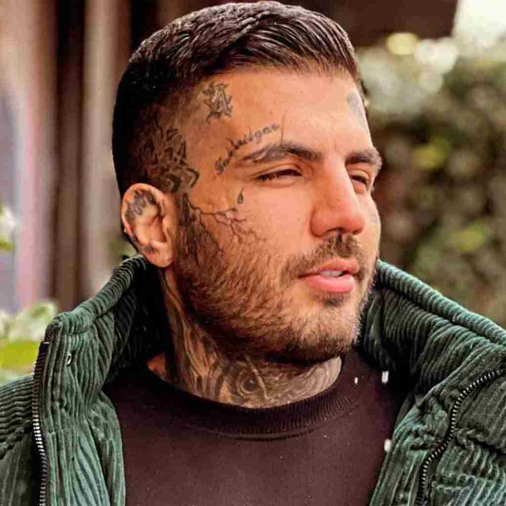 مهدیار همیشه من که نیستم کنارت خنده باشه