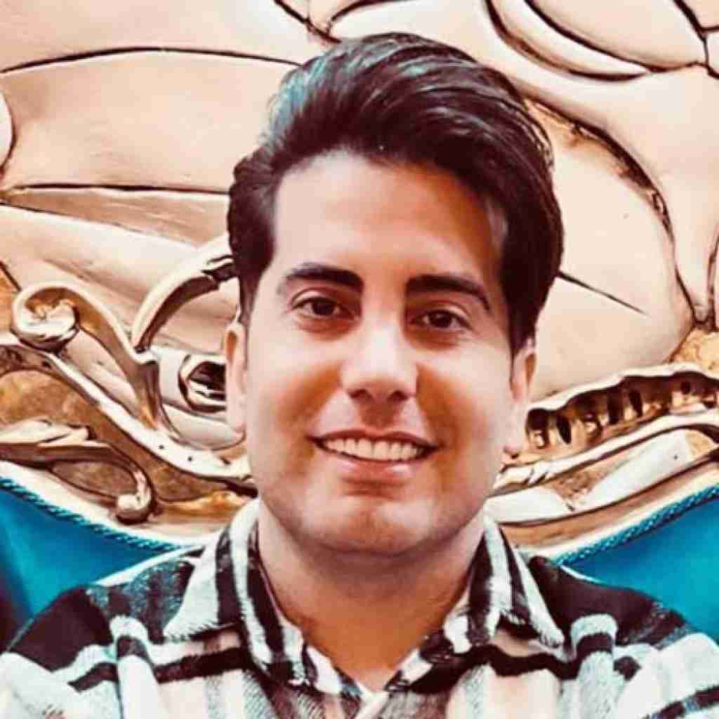 فرشاد آزادی آشوب