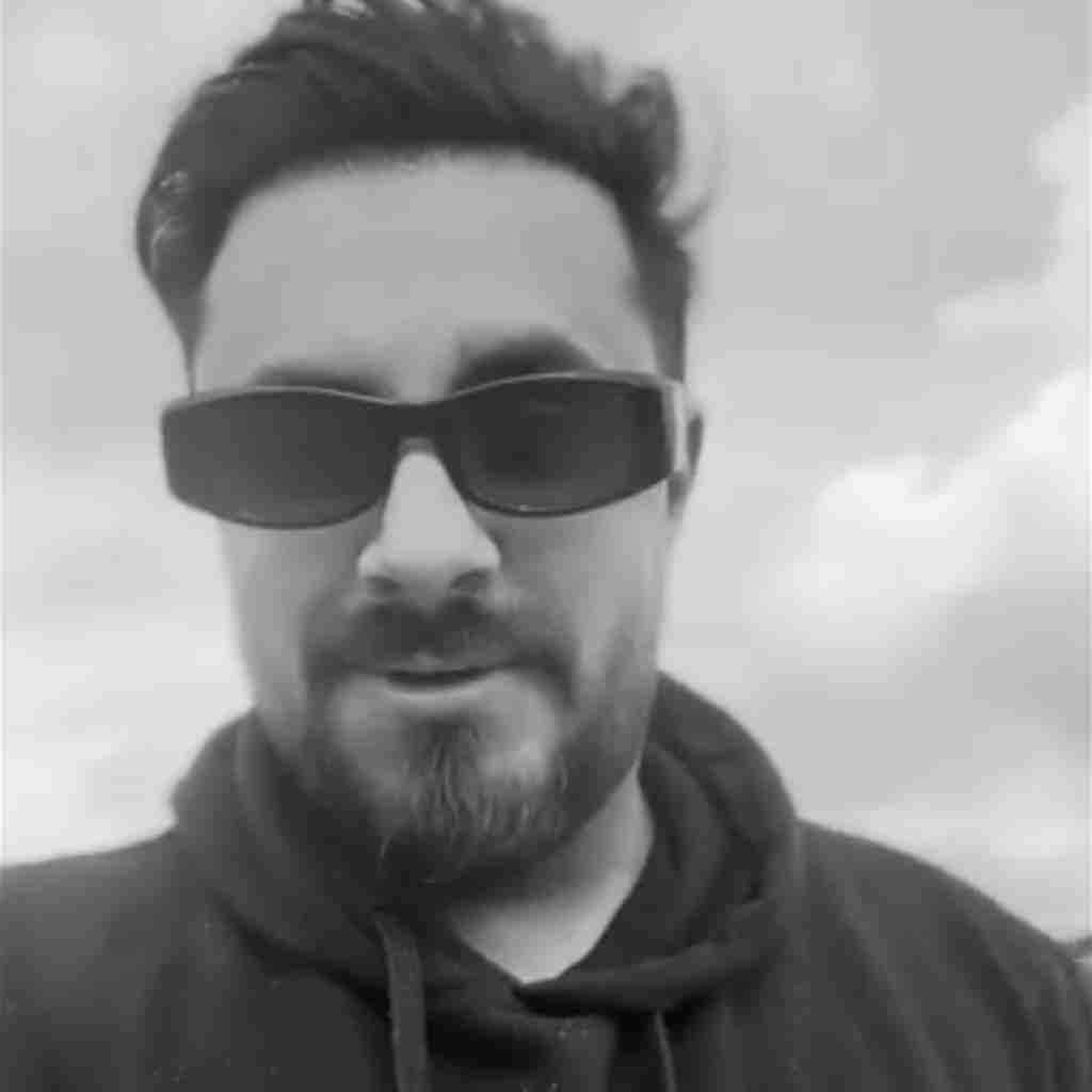 امیر رادان فرودگاه