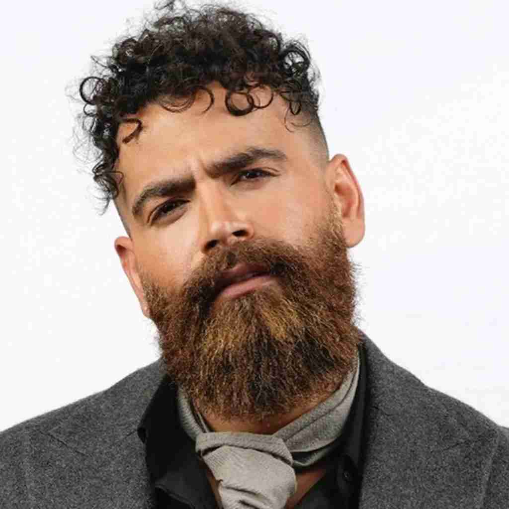 معین زد دلم تنگ شده زنگ بزنم بیا توام ناز کنی بهم بگی نمیام