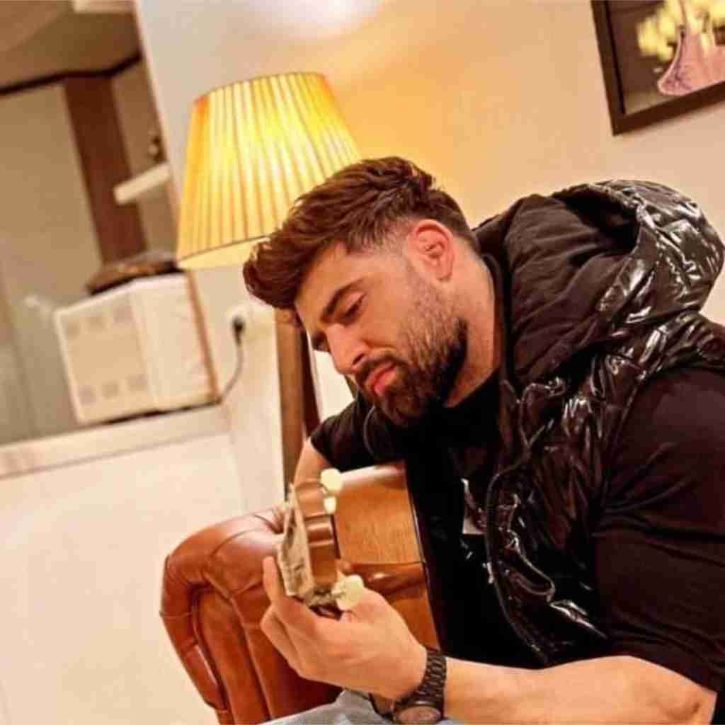 محمد محرمی توی قلبم تو لایق سلطنتی