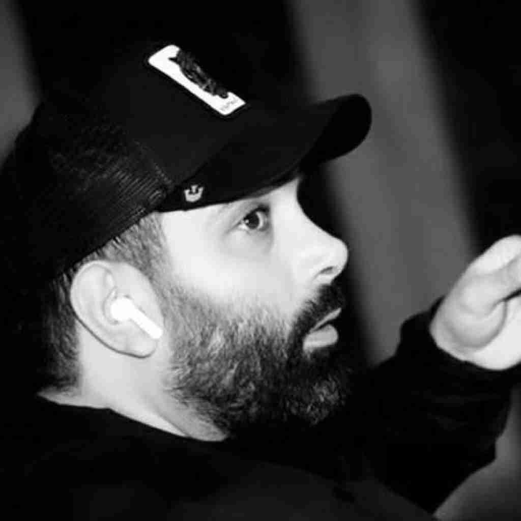 مسعود صادقلو ویترین