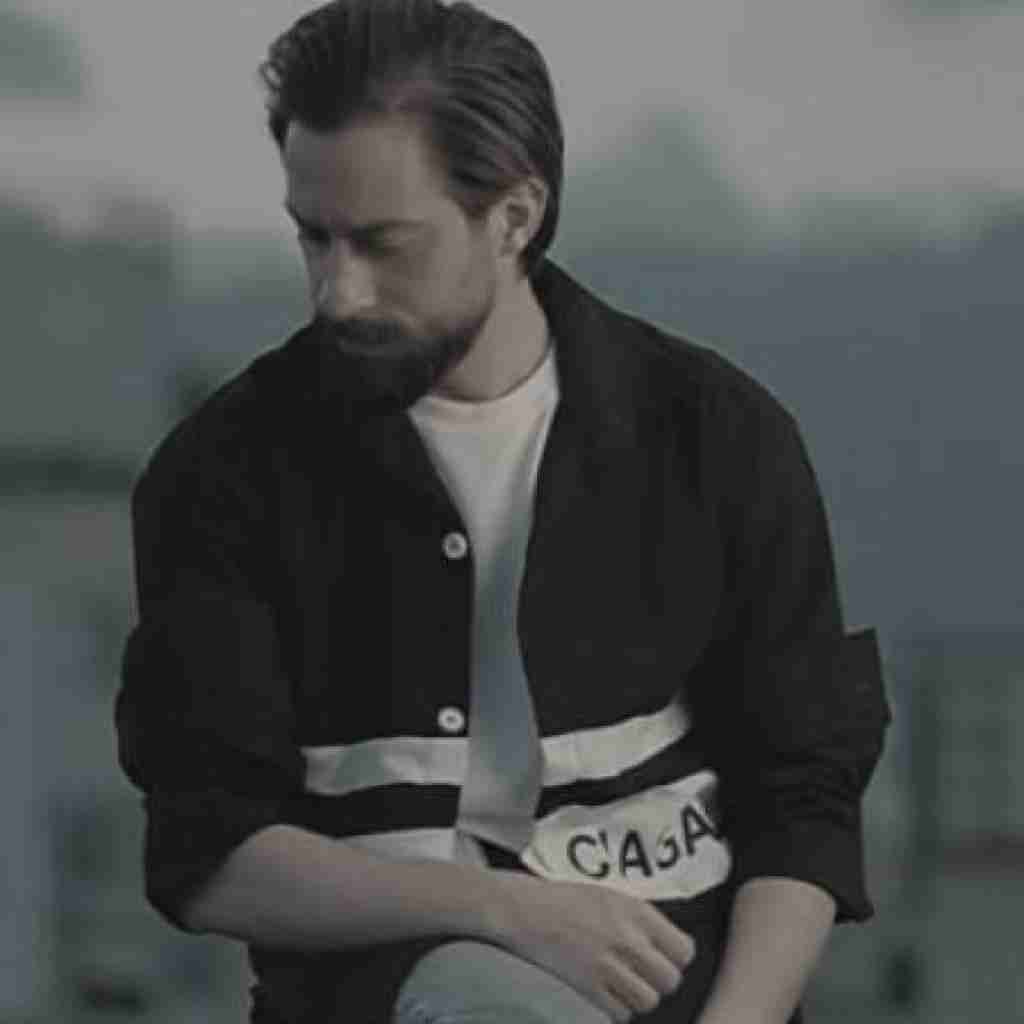 فرزین کاتب وسط شب وسط شهر وسط دنیام تنهام