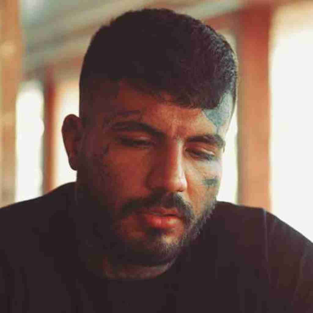 مهدیار شب تولدم تنها رفتم کیک گرفتم