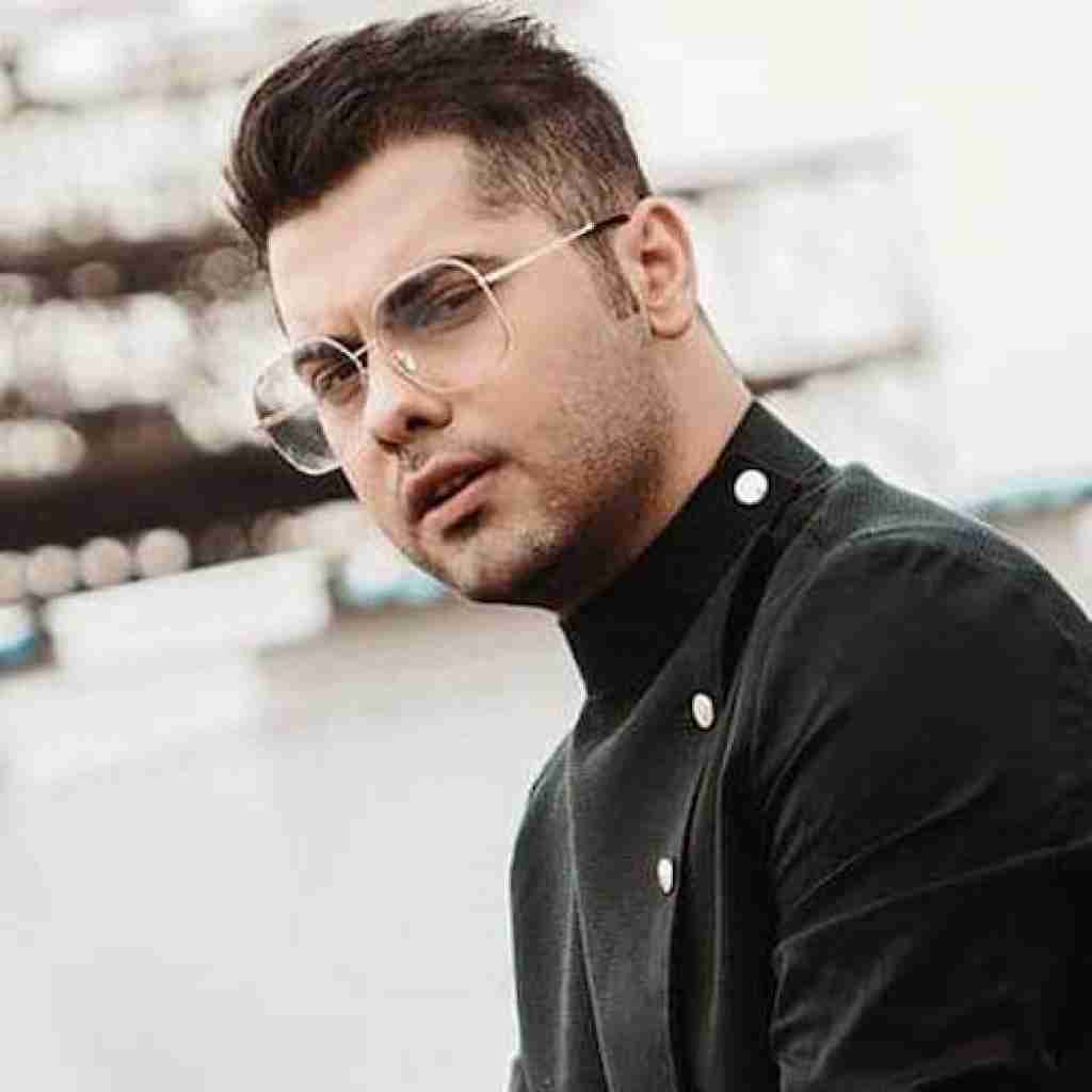 یوسف زمانی بیخیال اونکه لیاقتش شده قد همون حماقتش