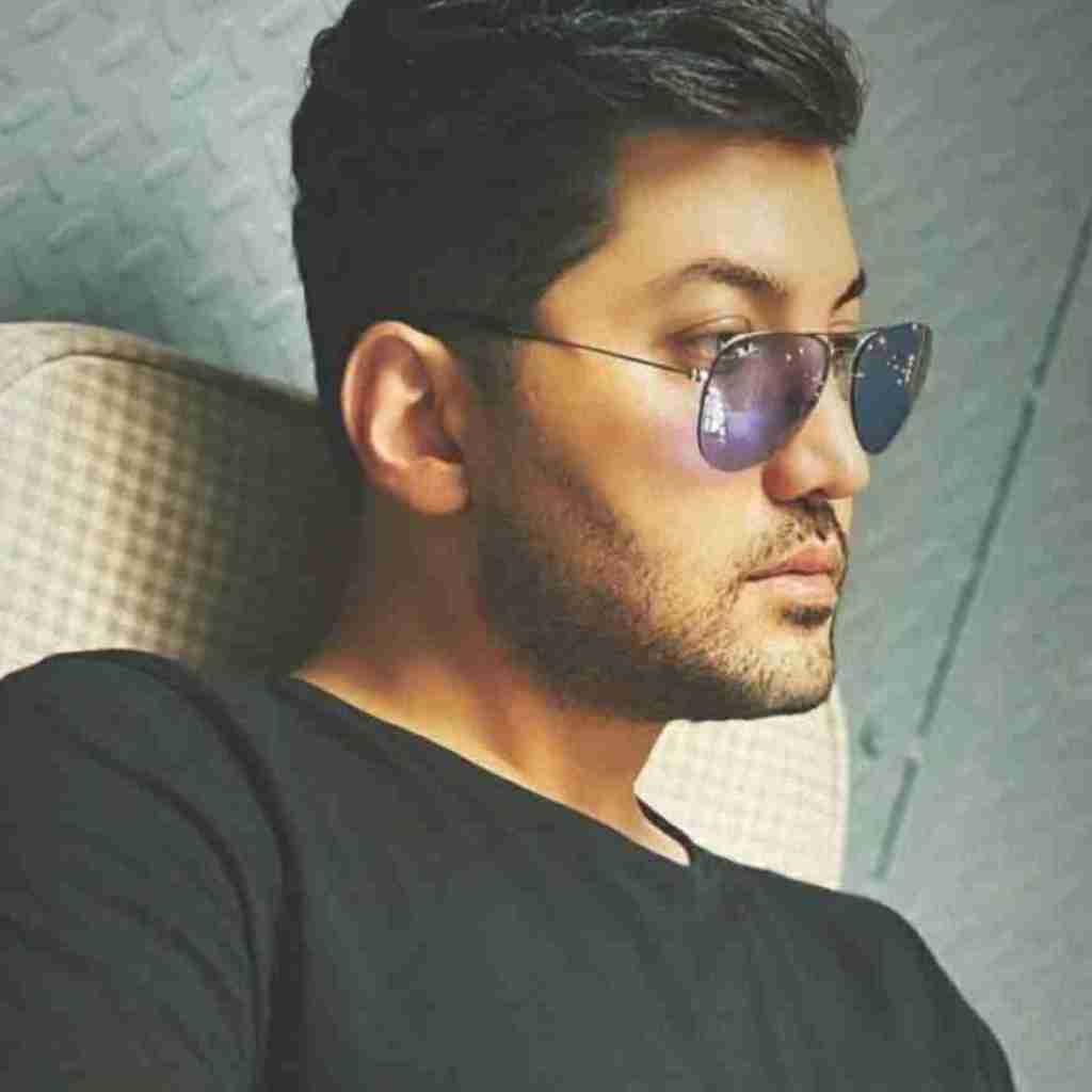 علی عباسی نمیذارم یهویی دستای تو ازم جدا شه