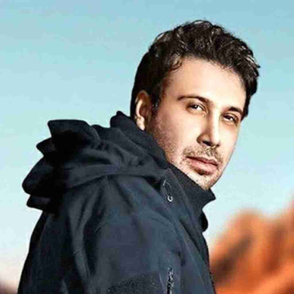 محسن چاوشی ساعت دیواری