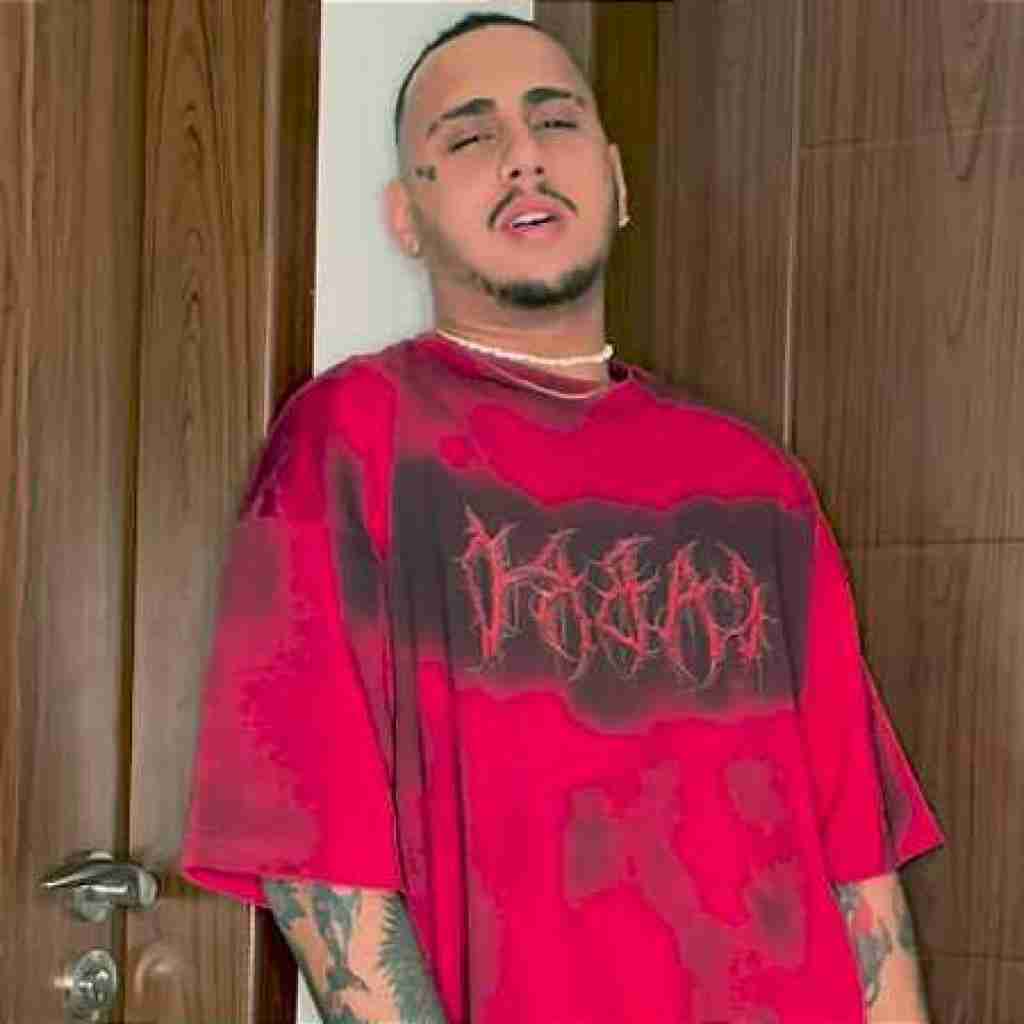 شایان یو مثلا شمع بشی پروانه شم دورت بگردم