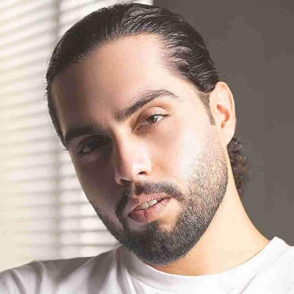 احمد سلو با خودم هی بحث میکردم کلنجار میرفتم