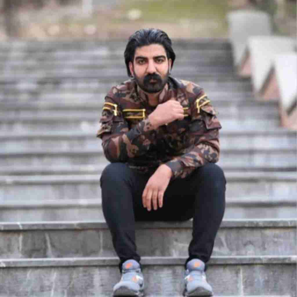 میلاد غلامی دنده عقب