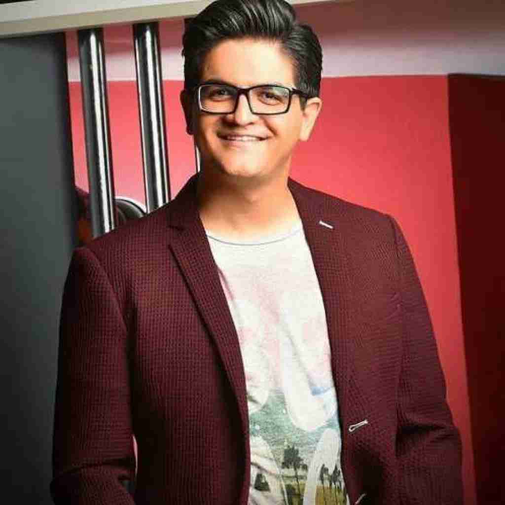 سینا شعبانخانی ﻧﺒﺎﺷﻰ ﻧﻔﺴﻢ ﻧﻴﺴﺖ ﻳﻪ ﻟﺒﺨﻨﺪ ﺑﻪ ﻟﺒﻢ ﻧﻴﺴﺖ