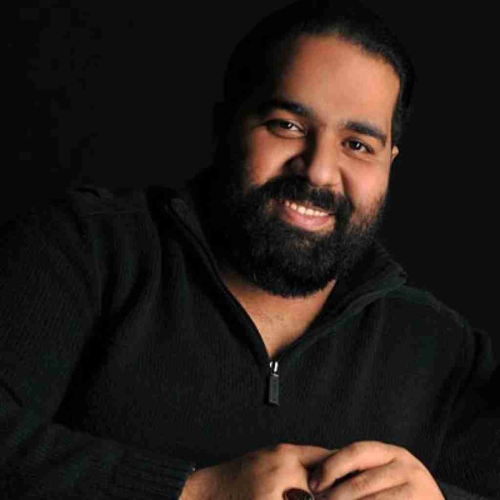 رضا صادقی تو اشاره کن برات کوچه رو میبندم با تو میرم و میام