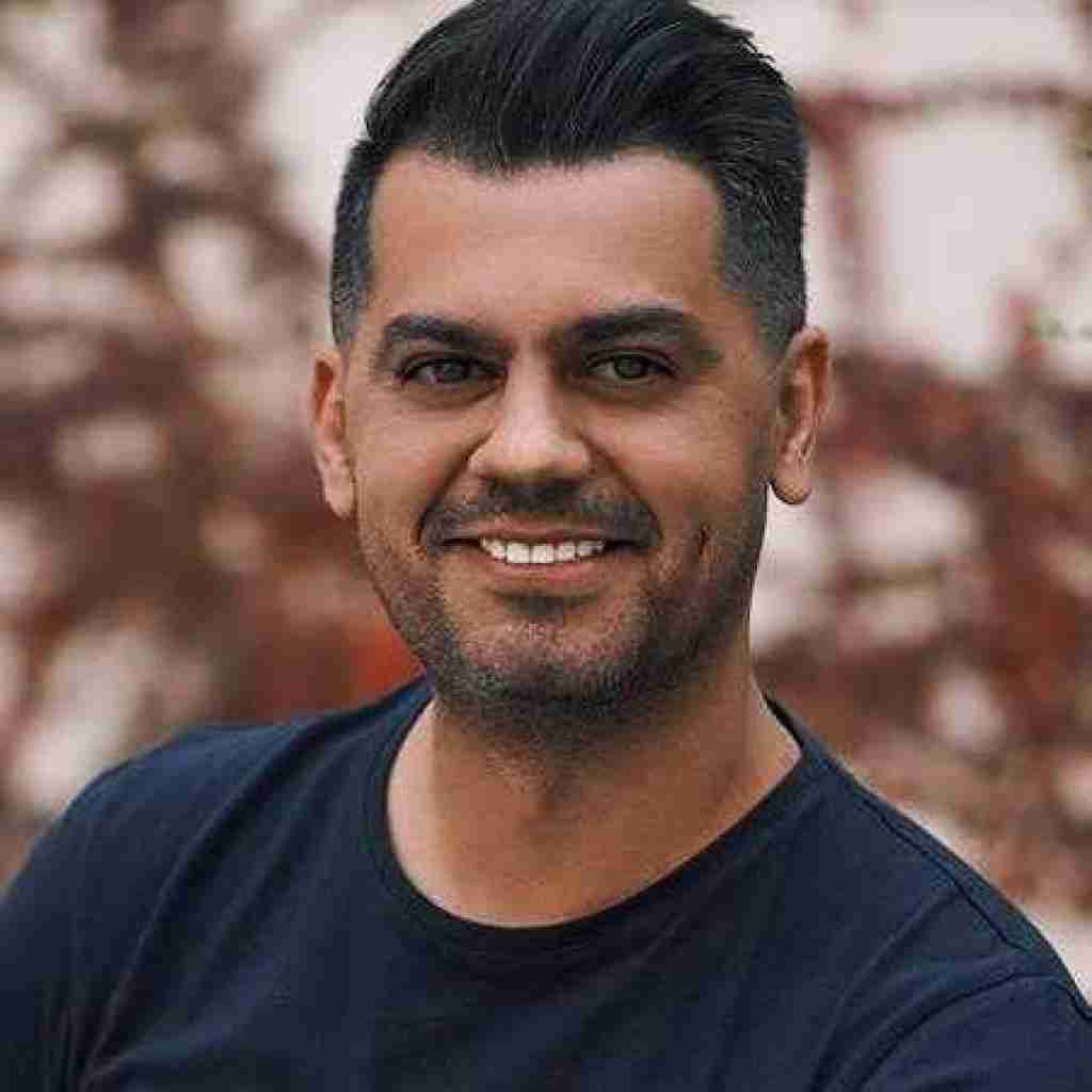 شهاب رمضان اومدی ساده جلو ولی زدی و بردی دلو