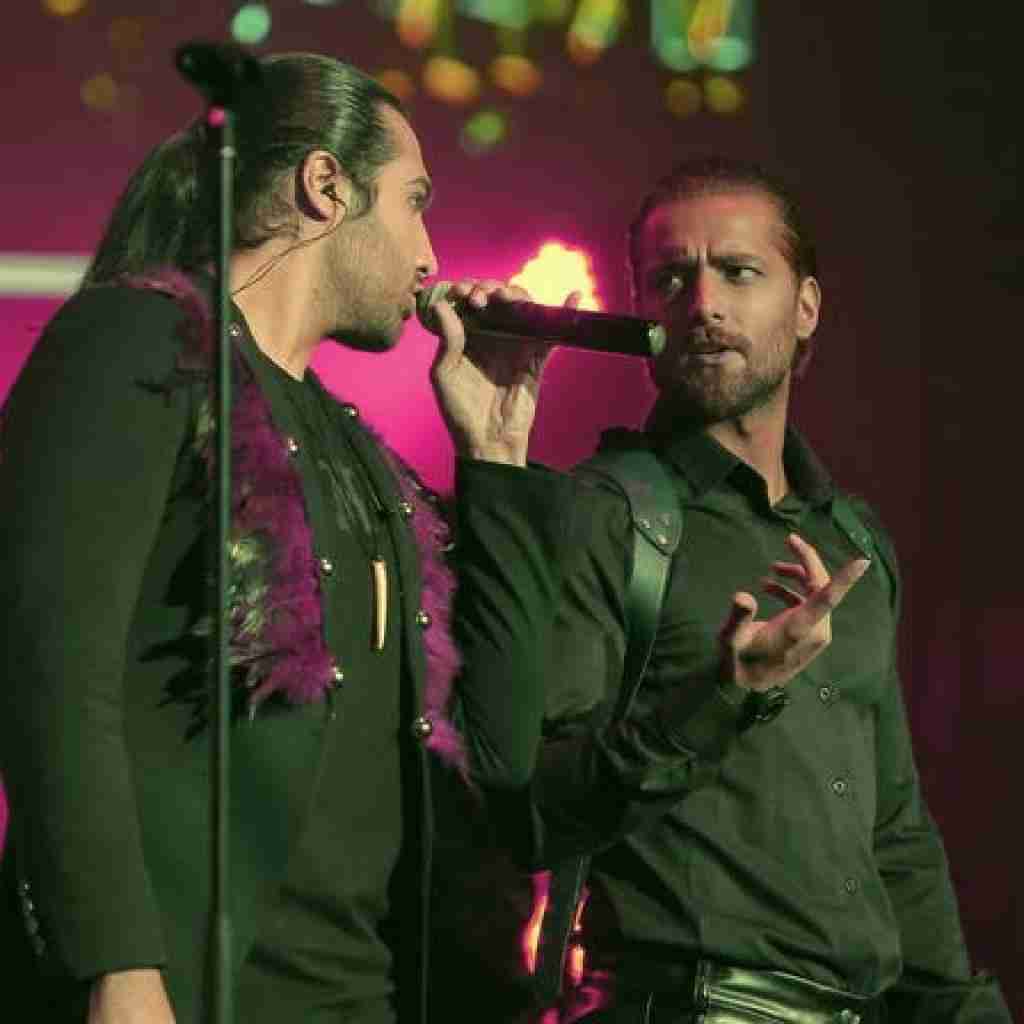 ماکان بند میزنه پر پر تو سینه قلبم