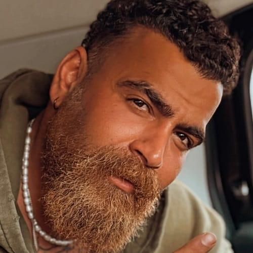 معین زد میریزم بهم هی من دور و برم تو رو نبینم