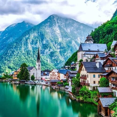 حاجی دیدن سختی منظره بود وقتی پشت حصارها و پنجره بود