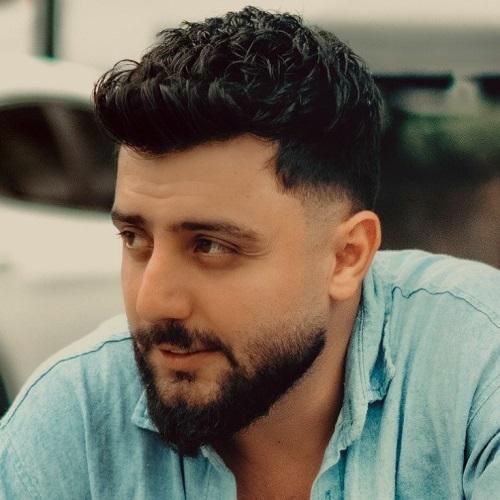 کامران خلیلی هرشو این دیوونه تو تنهایی با عکسای ته سر کنه