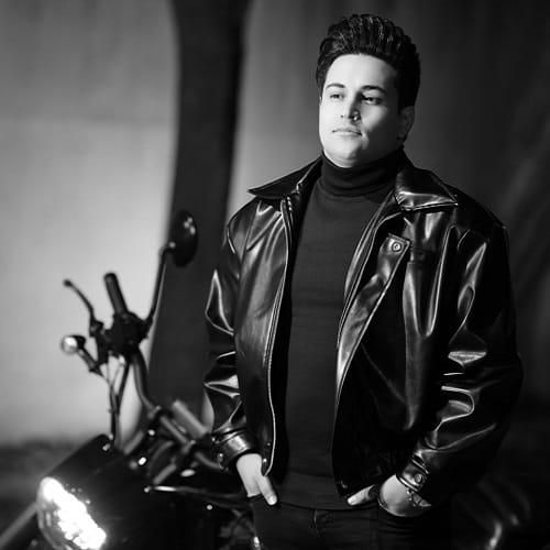 علی یگانه برنو بر دوش