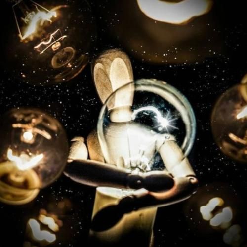 دانلود آهنگ جدید میریم با هم از اینجا یه جا که غم نباشه